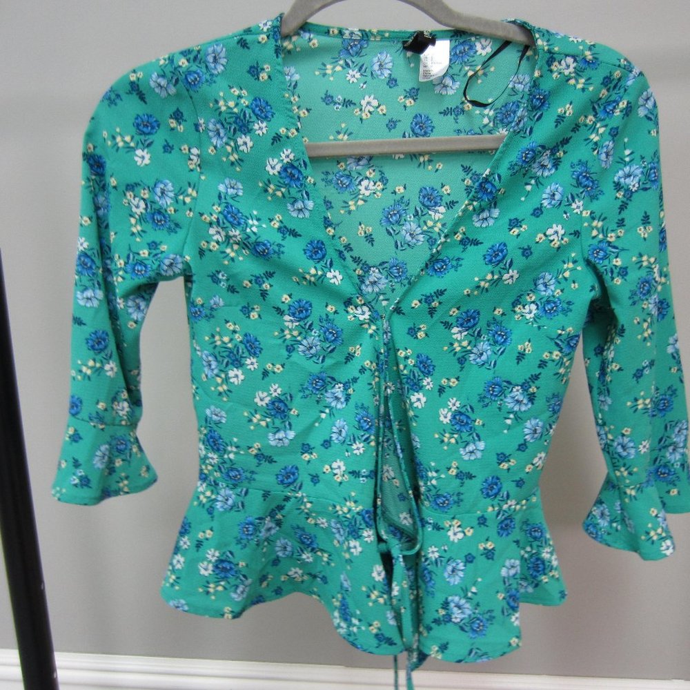 H&M GREEN FLORAL BLOUSE